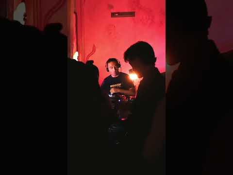 If you could be there right now, who’s coming with you? Tag them! #sunday #vinyl #vinylcollection