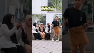 Download lagu ngakak! joget tiktok viral di depan ciwi cantik auto pada senyum dong#viral #tiktok #comedy mp3 Download lagu ngakak! joget tiktok viral di depan ciwi cantik auto pada senyum dong#viral #tiktok #comedy mp3