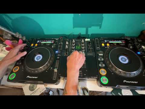 DJ TUTORIAL TAKE A HOT CUE OR A LOOP AND MAKE IT YOUR OWN