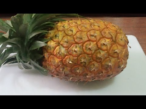 Cut pineapple like this☝️👍//Here's another way you can cut pineapple