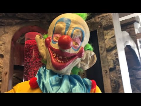 Smallest Spirit Halloween 2022 West Berlin, NJ inside Abandoned Fashion Bug