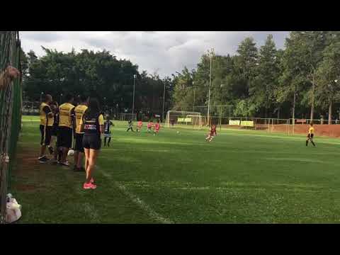 Rafinha jogando no bom de bola tatui