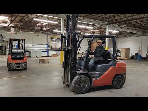 At Auction: TOYOTA 6,000 LB. MODEL 8FGU32 LP GAS FORKLIFT