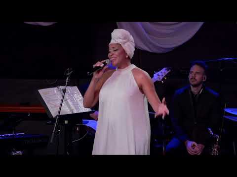 "Y si te quedas que? Autor Santiago Cruz