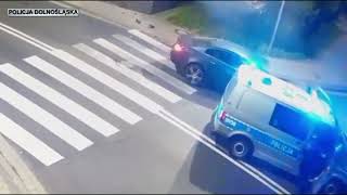 Wideo1: Po�cig za 23-letnim kierowc� z Leszna, zako�czony wjazdem w mur budynku w Lubinie