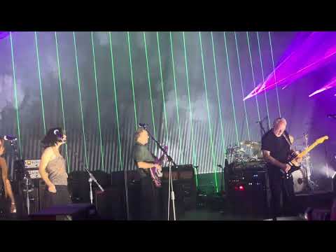 Romany Gilmour headbanging to father Davids solo Comfortably Numb