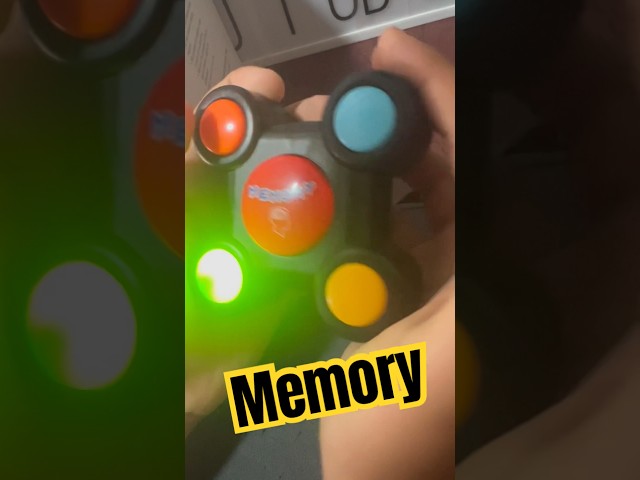 Vídeo relacionado con Juego Simon Edición Harry Potter - Juego electrónico portátil de Memoria para niños y niñas - Temática de Hogwarts - Luces y Sonidos - con Licencia Oficial - 1 o más Jugadores - A Partir de 8 años