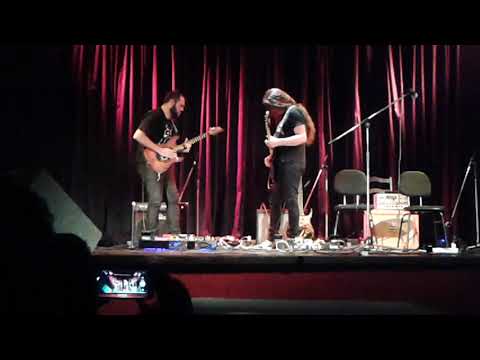 Patrick Souza e Edu Ardanuy - No teatro municipal de Itaguaí