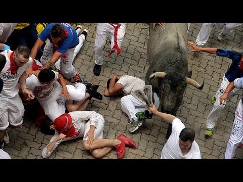 Multitudinario y peligroso tercer encierro de San Fermín