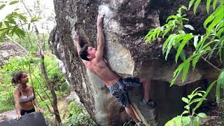 Video thumbnail of Cabeça de dinossauro, V4/5. Cocalzinho de Goiás