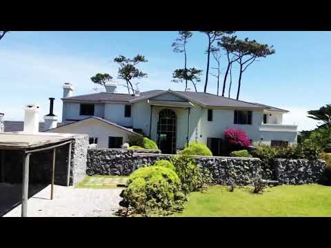 Video de YouTube - Casa en Venta de 8 dormitorios con Piscina y Garage en Playa Mansa, Maldonado
