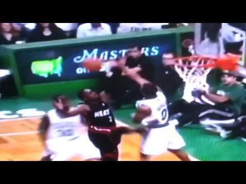 Dwayne Wade blocked Avery Bradley