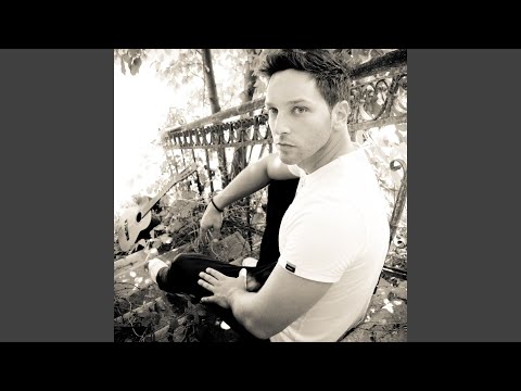 Opet se tugom pokrivam