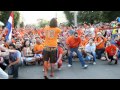 The Dutch sing the national anthem of Ukraine in ...