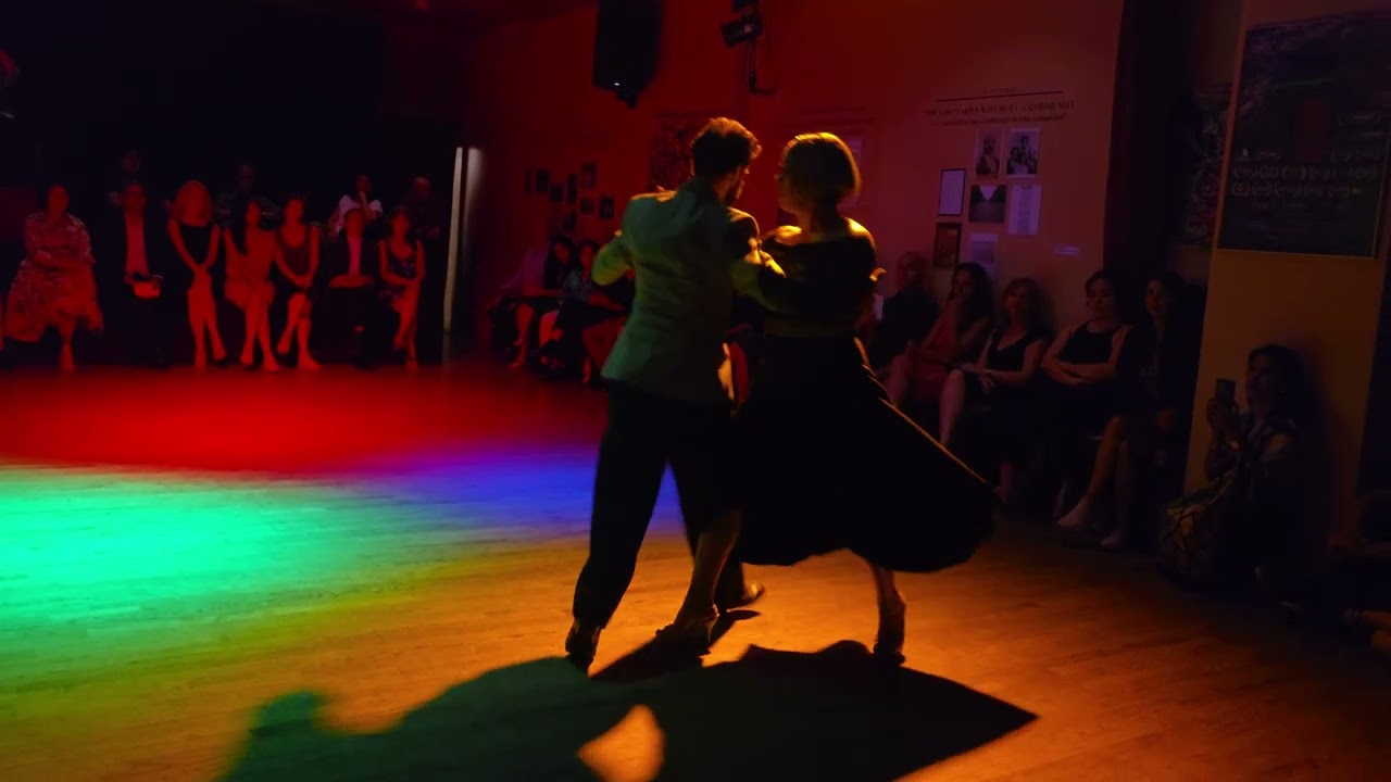 Video thumbnail for Argentine tango: Alejandra Sánchez & Juan David Bedoya - El vals de los abuelos