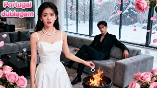 Ela o amou por três anos; grávida do filho, ele a abandonou; ao partir, arrependeu-se.