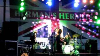 Herman's Hermits - For Your Love (Live)