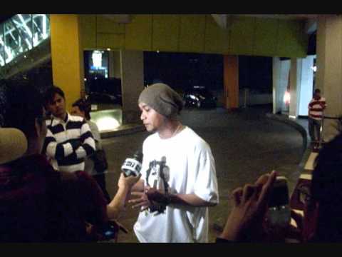 8 Ball live acoustic at  I Radio jakarta 28 62011