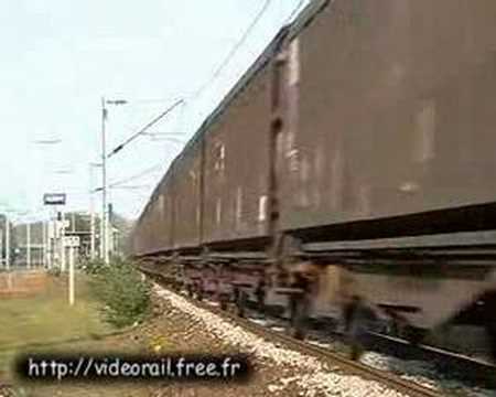 CLASS 66028 ( EURO CARGO RAIL ) + Fret Complet Couverts