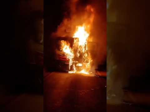 Caminhão pega fogo na ERS-324 em Nonoai e mobiliza bombeiros neste sábado