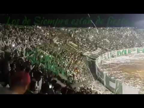 "Muchachos Traigan Vino Juega El Albiverde" Barra: Los de Siempre &bull; Club: Oriente Petrolero