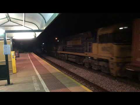 freight train 4AM5 9322 G526 NR42