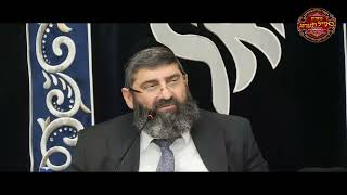 הרב אייל עמרמי - איך יהודי נראה? (הרב אייל עמרמי) - התמונה מוצגת ישירות מתוך אתר האינטרנט יוטיוב. זכויות היוצרים בתמונה שייכות ליוצרה. קישור קרדיט למקור התוכן נמצא בתוך דף הסרטון