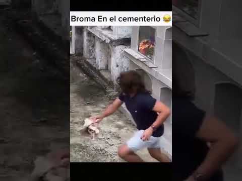 Broma en cementerio😂 #humor #viral #parati #broma #bromas #cementerio #halloween