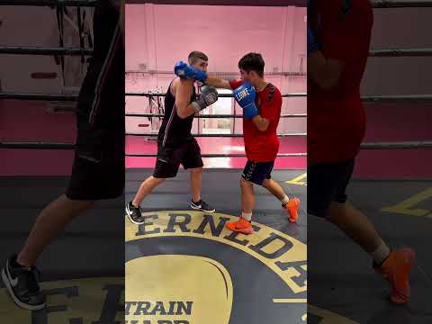 DEFENSAS BÁSICAS A LOS RECTOS🥊🔥#boxeo #tutorial #mma #combate #aprender #defensa #gym #viral #fyp