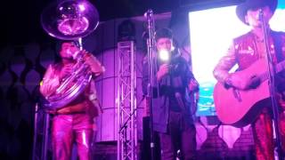 Los Plebes Del Rancho -La Fuga Del Dorian En Vivo