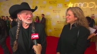 Wife tells Willie Nelson: You&#39;re voting for Obama