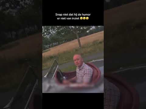 Man rijdt met open cabrio door het platteland en snapt de grap niet