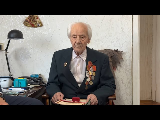 Ветерана Алексея Круглова поздравили с Днём Победы