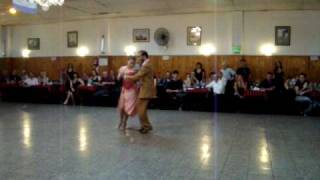 Sol Cerquides - Ariel Manzanares Bailan "La Espuela" en vivo con LOS REYES DEL TANGO 15/01/10