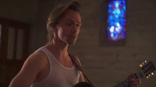 Sondre Lerche - I KNOW SOMETHING THAT&#39;S GONNA BREAK YOUR HEART (official video)