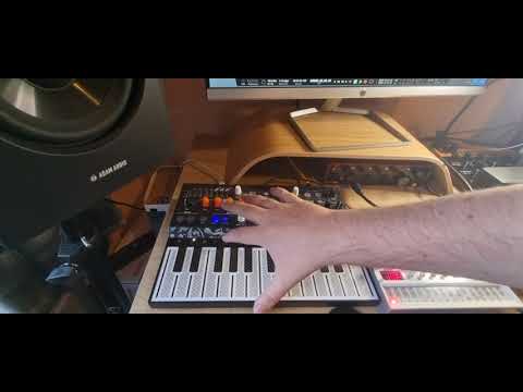 Korg Volca Sample 2 how to sync with Arturia MicroFreak tutorial