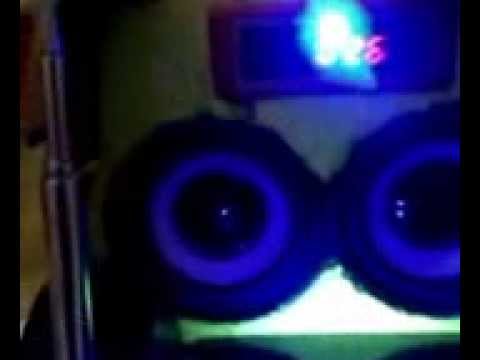 Mini Uno Encosta Neu "tocando as melhores do Pancadão automotivo".