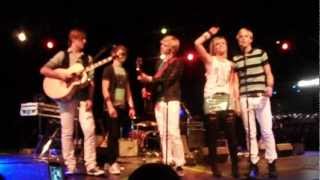 Riker &amp; Rydel doing the Everybody Talks dance