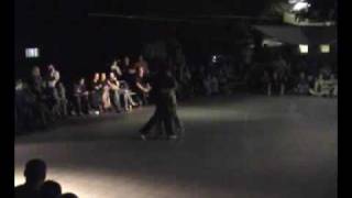 Bruno Tombari y Mariangeles Caamano - Al pasar