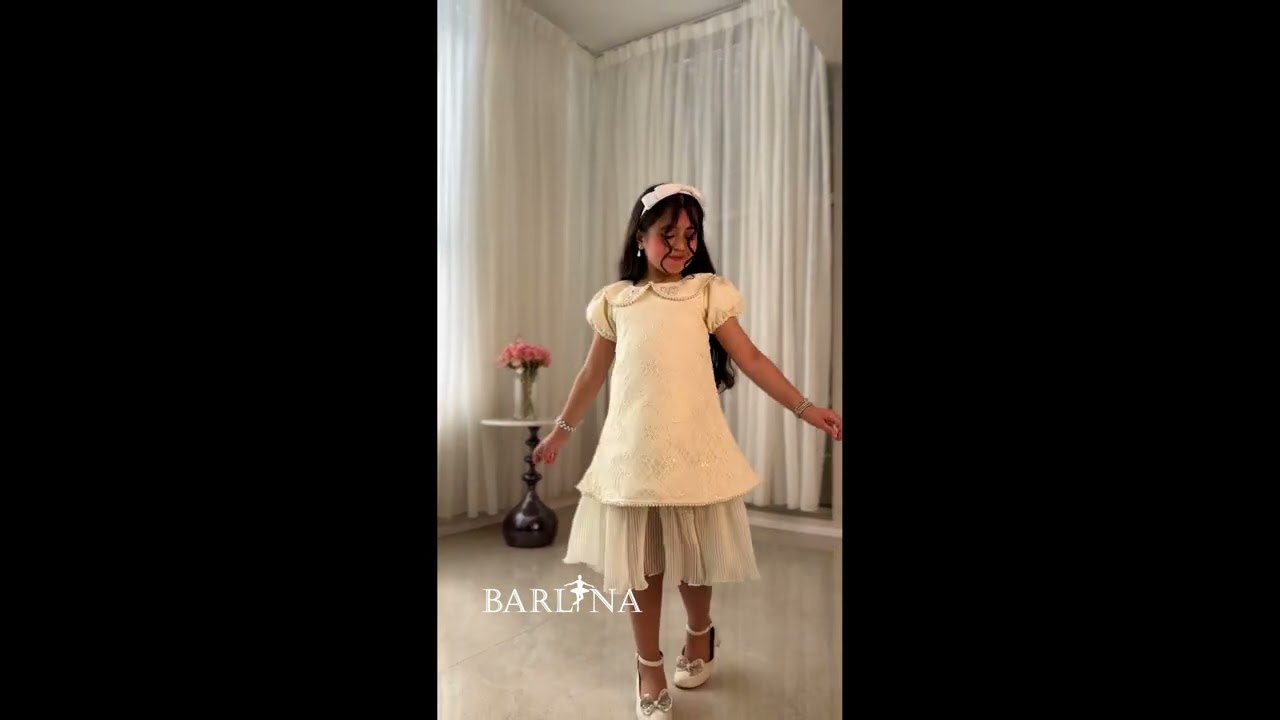 فستان بناتي اوف وايت بتطريز دانتيل - سنة