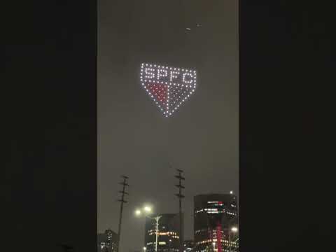 🌃 Show de drones formando o escudo do São Paulo 🇾🇪 no céu paulistano.