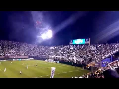 "Recibimiento Hinchada de Olimpia (Mosaico) Vs. Aguilas Doradas - Copa Sudamericana - 26/08/2015" Barra: La Barra 79 &bull; Club: Olimpia