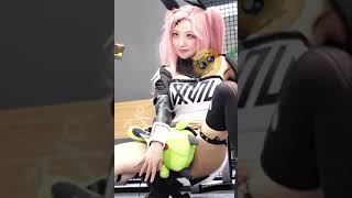 可愛いコスプレイヤーさん ハミ具 パンチラ? パンチラ パンモロ 見えた　見えすぎ　見えてる　サービス　ｊｋ　放送事故 Japanese Japan TikTok Live Girl