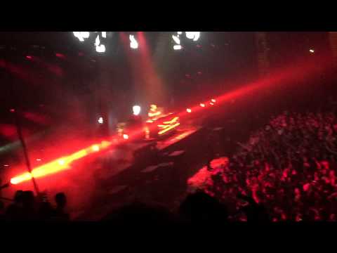 hardwell- live at the forum-i am hardwell world tour (21 last track-working like a slave-)