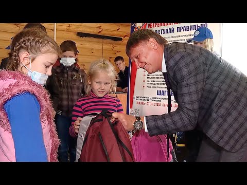 78 детей-сирот получили школьные принадлежности от Белорусского детского фонда видео