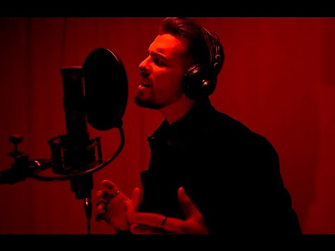 Caer - Sebas Garreta (Official Videoclip) |Bachata 2025|