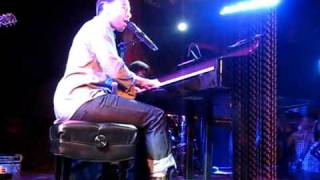 John Legend &amp; The Roots - I Can&#39;t Write Left Handed - LIVE at Troubadour