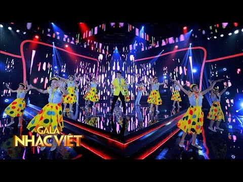 Thể hiện bởi Đàm Vĩnh Hưng