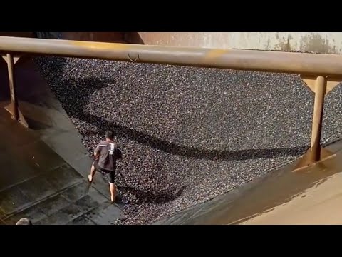 Barge unloading small pebbles - Relaxing video, empty barge
