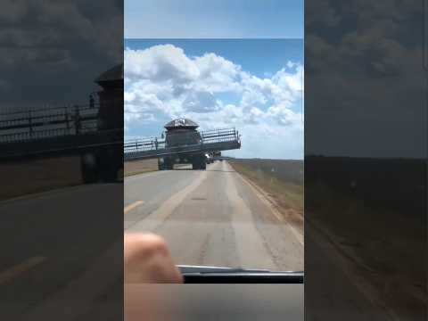 Атас Комбайн впереди 😄#комбайнеры #мтз #трактора #automobile